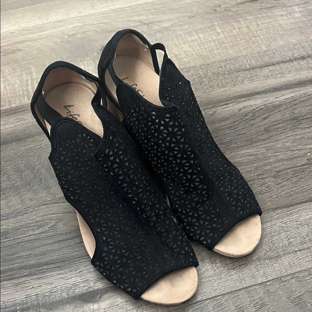 Life Stride Black Cutout Sandals
